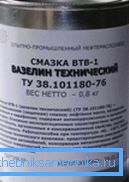 Techniczna wazelina ma pewne różnice w stosunku do materiału używanego w kosmetykach i jest używana do zmniejszania tarcia podczas instalowania rur kanalizacyjnych z PVC