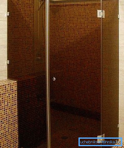 Przyciemniane szkło spełnia nowoczesny styl lub high-tech Przyciemniane szkło spełnia nowoczesny styl lub high-tech