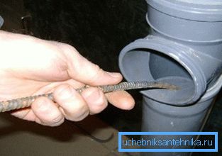 Kabel może być również używany do blokowania pionu. Kabel może być również używany do blokowania pionu.