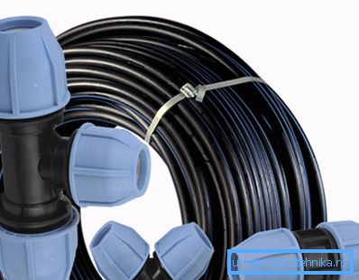 Rura HDPE z złączkami ściskającymi Rura HDPE z złączkami ściskającymi
