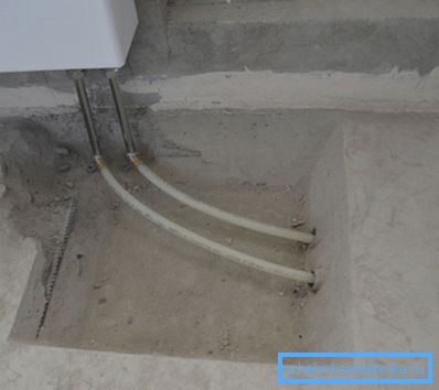 Rury są w grubym betonie Rury są w grubym betonie