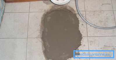 Ostrożnie przygotuj podkładkę przed zainstalowaniem nowego urządzenia. Ostrożnie przygotuj podkładkę przed zainstalowaniem nowego urządzenia.
