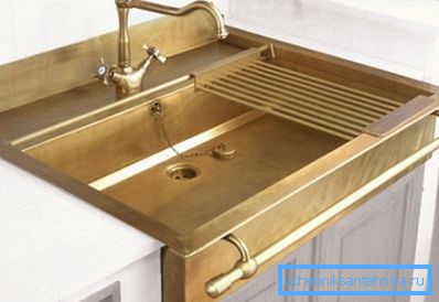 Udane połączenie miksera i zlewu, wykonane w jednolitym stylu retro. Udane połączenie miksera i zlewu, wykonane w jednolitym stylu retro.