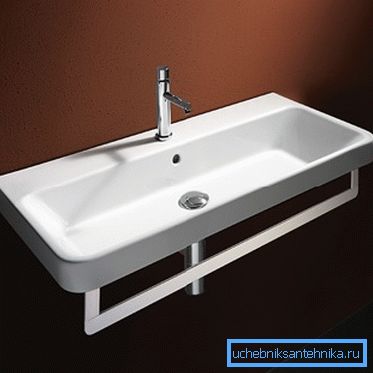 Umywalka o szerokości 900 mm