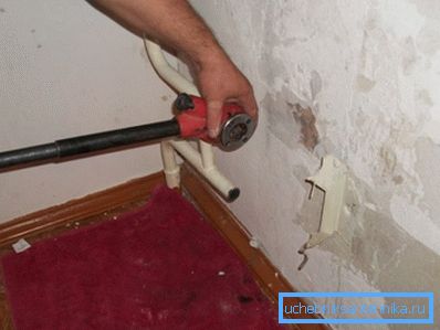 Instalowanie matrycy śrubowej na krawędzi rurociągu Instalowanie matrycy śrubowej na krawędzi rurociągu