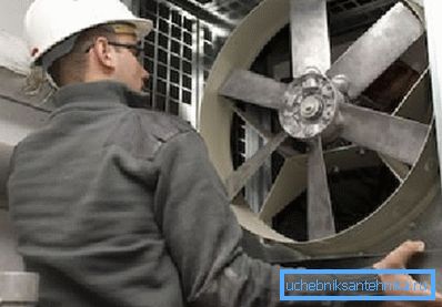 Instalowanie nowego wentylatora do wymuszonego układu zasilania powietrzem Instalowanie nowego wentylatora do wymuszonego układu zasilania powietrzem