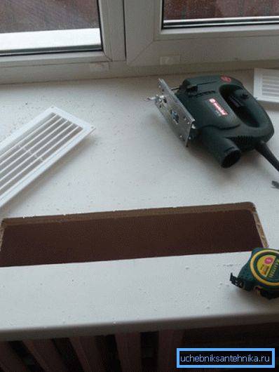 Zainstalowanie kratki w parapecie okiennym to proste zadanie Zainstalowanie kratki w parapecie okiennym to proste zadanie