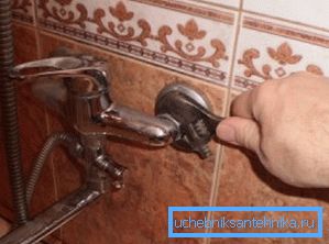 Instalowanie kranu w łazience własnymi rękami Instalowanie kranu w łazience własnymi rękami