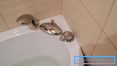 Montaż miksera kątowego do wody na wannie Montaż miksera kątowego do wody na wannie