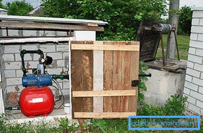 Urządzenie jest zainstalowane na solidnej podstawie. Urządzenie jest zainstalowane na solidnej podstawie.