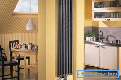 Pionowa bateria zainstalowana w wąskiej niszy Pionowa bateria zainstalowana w wąskiej niszy