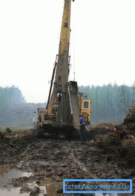 Wiosenny rozwój komplikuje wysoki poziom wody na powierzchni i w ziemi. Wiosenny rozwój komplikuje wysoki poziom wody na powierzchni i w ziemi.