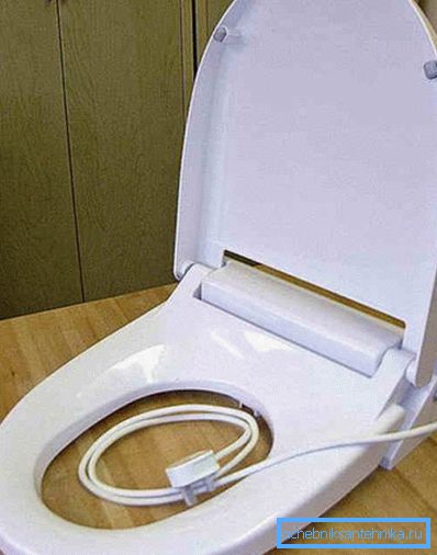 Kabel do podłączenia pokrywy jest widoczny Kabel do podłączenia pokrywy jest widoczny