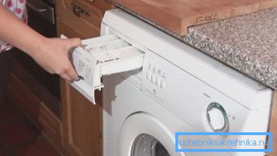 Woda wlewa się bezpośrednio do tego przedziału. Woda wlewa się bezpośrednio do tego przedziału.