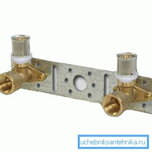 Gniazdka wodne na metalowym pasku Gniazdka wodne na metalowym pasku