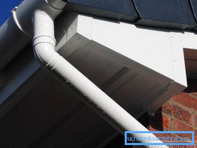 2797 Odpływ z tworzywa może być uszkodzony