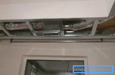 Kanał powietrzny nad sufitem podwieszonym Kanał powietrzny nad sufitem podwieszonym
