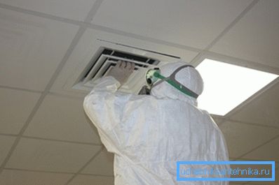 Wszystkie prace muszą być wykonywane w specjalnych kombinezonach ochronnych i jeżeli istnieją odpowiednie do wykonania indywidualne środki zapobiegające infekcji.