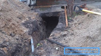 Wejście do domu najlepiej wykonać na poziomie piwnicy lub zrobić mały wykop pod fundamentem Wejście do domu najlepiej wykonać na poziomie piwnicy lub zrobić mały wykop pod fundamentem