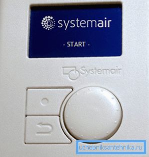 System wentylacji wentylatora na jednostce sterującej System wentylacji wentylatora na jednostce sterującej
