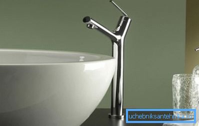 Wysoki kran do mycia powierzchni