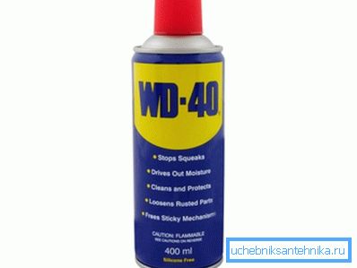 WD-40 pomaga pozbyć się kleju na powierzchni muszli klozetowej WD-40 pomaga pozbyć się kleju na powierzchni muszli klozetowej