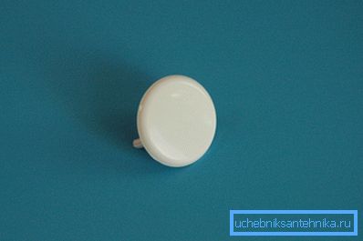 Czapka zamyka nieużywany wlot w zbiorniku Czapka zamyka nieużywany wlot w zbiorniku