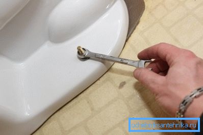 Dokręć śruby mocujące Dokręć śruby mocujące