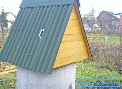 Ostatnim etapem jest pokrycie dachu łupkiem. Ostatnim etapem jest pokrycie dachu łupkiem.