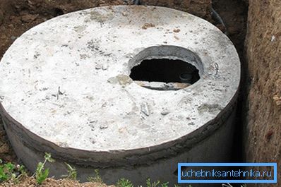 Studnia kanalizacyjna z betonu zbrojonego Studnia kanalizacyjna z betonu zbrojonego